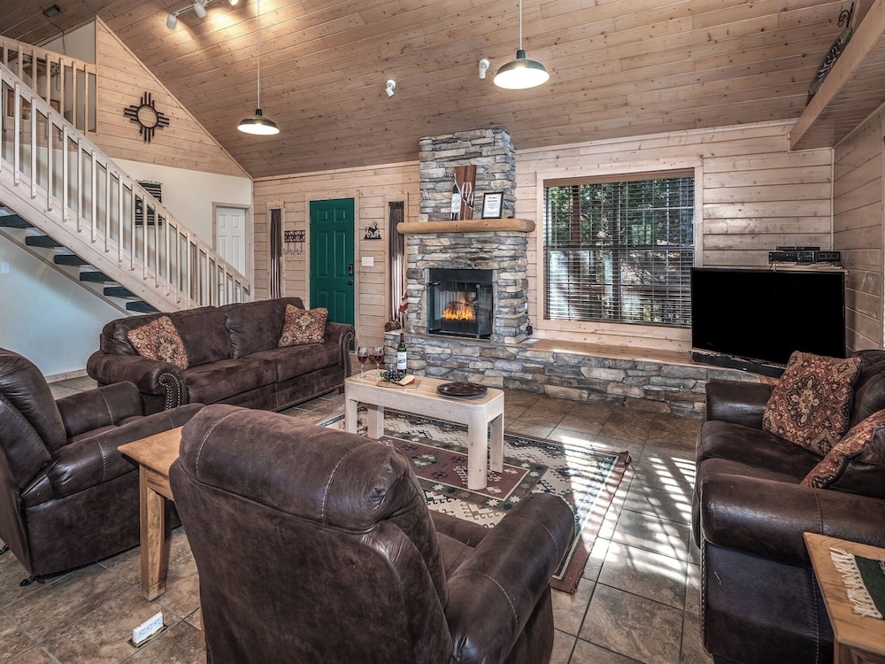 Wine N Pines by Ruidoso Vacation Rentals