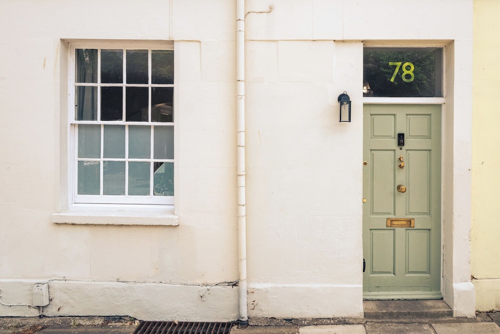 Stylish Townhouse Annexe Cheltenham