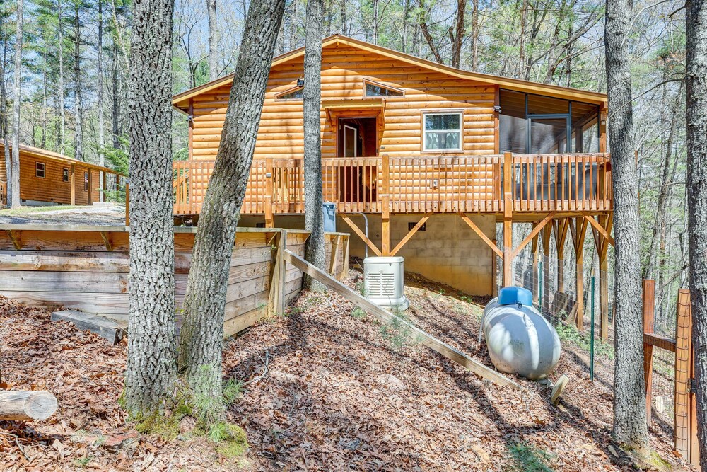 Stunning Murphy Cabin - 5 Mi to Cherokee Lake! view 4