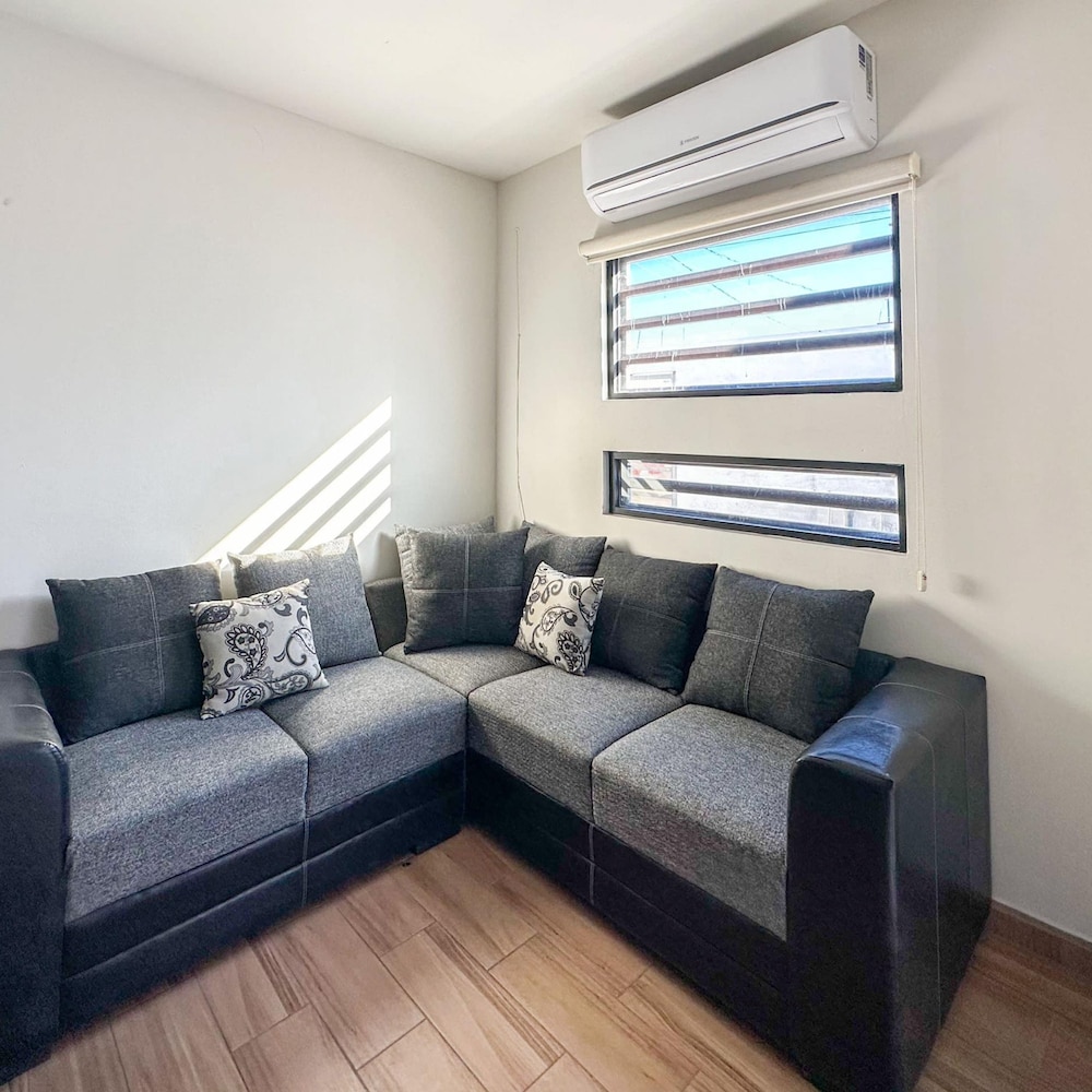 Sleek Downtown Escape With Private Parking