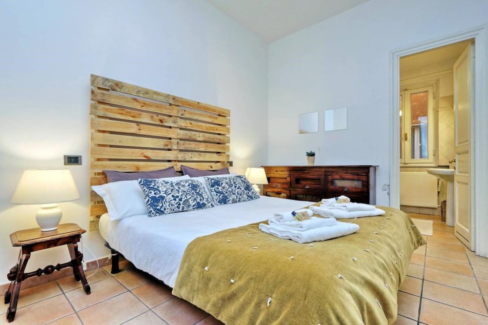 Unique Grand Trevi Fountain Apartment