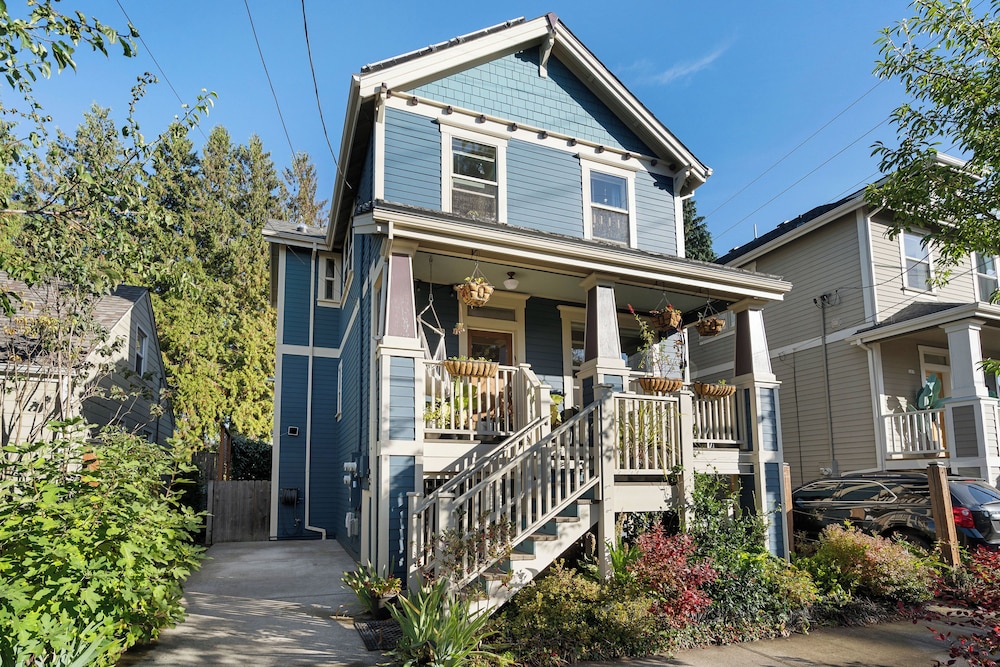 Cozy Modern Craftsman in North Portland