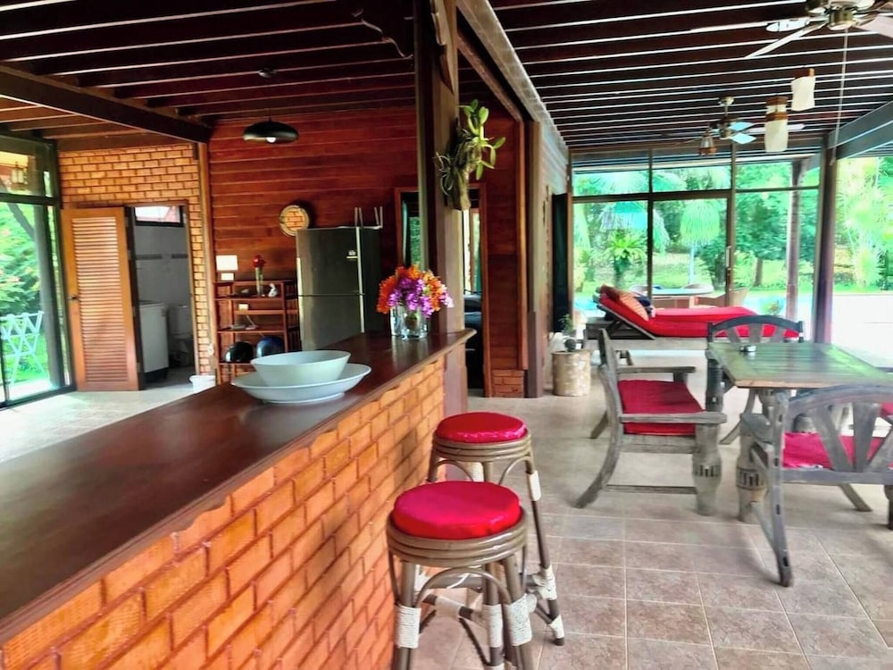 Villa Paraiso Traditional Thai