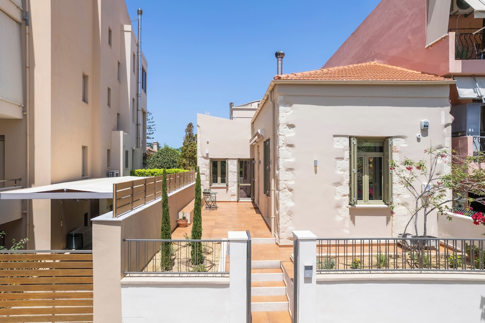 Lithos Residence