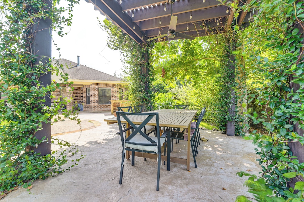 Pool & Hot Tub: Family-friendly Houston Area Home!