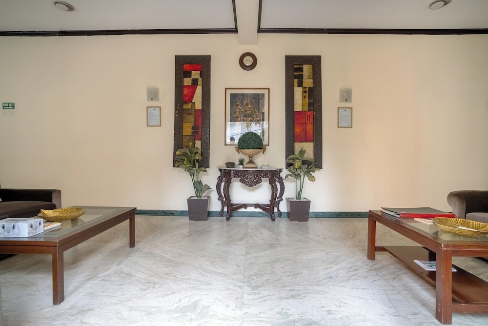 Lobby & Reception