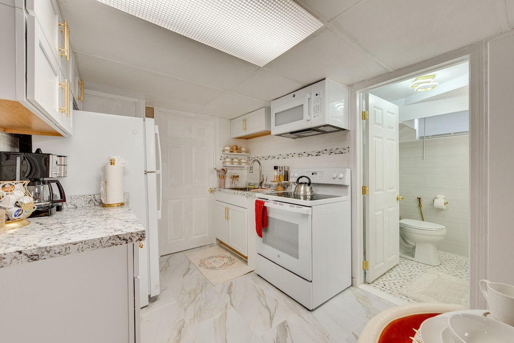 1 Mi to Downtown: Salem Vacation Rental!