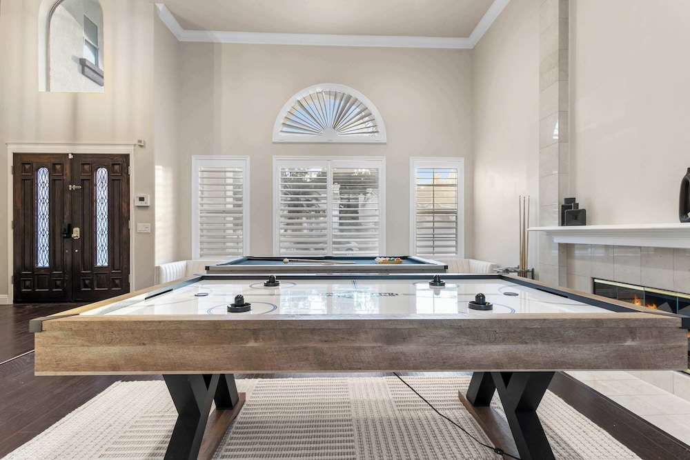 Luxury Pool Home w Theater Games & Mountain View