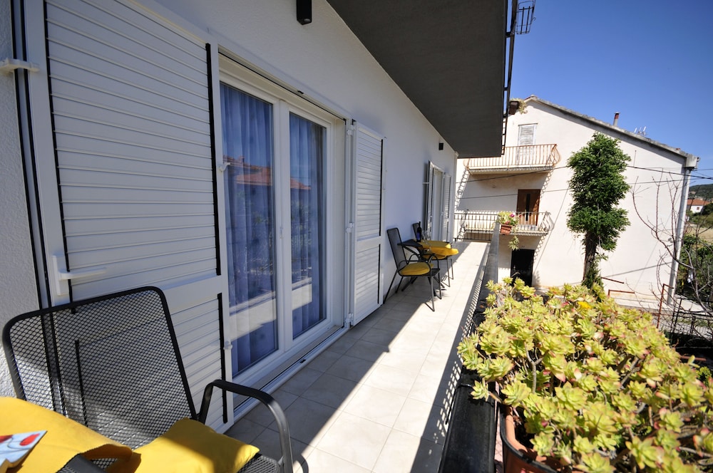 Apartments Roza