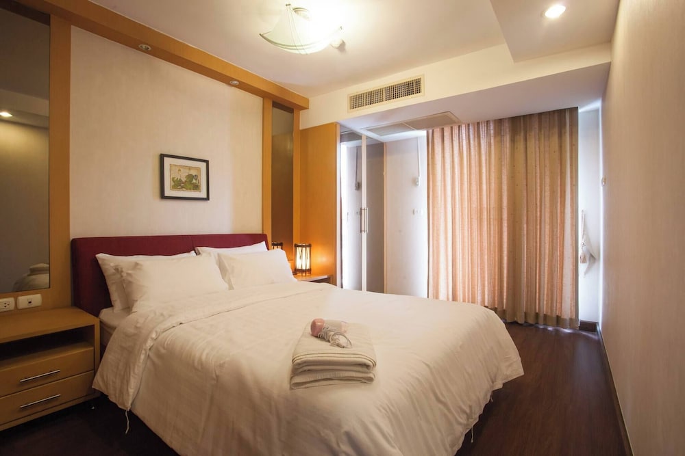 5A - 2 Bedroom Downtown Apartment With Shared Pool