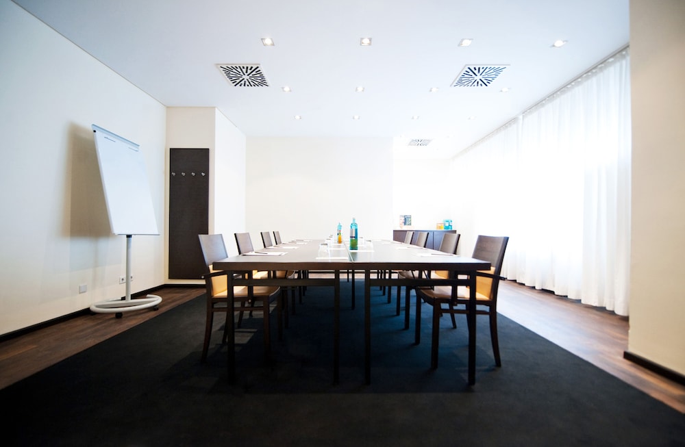 Frankfurt Vacations - Bristol Hotel Frankfurt - Property Image 25