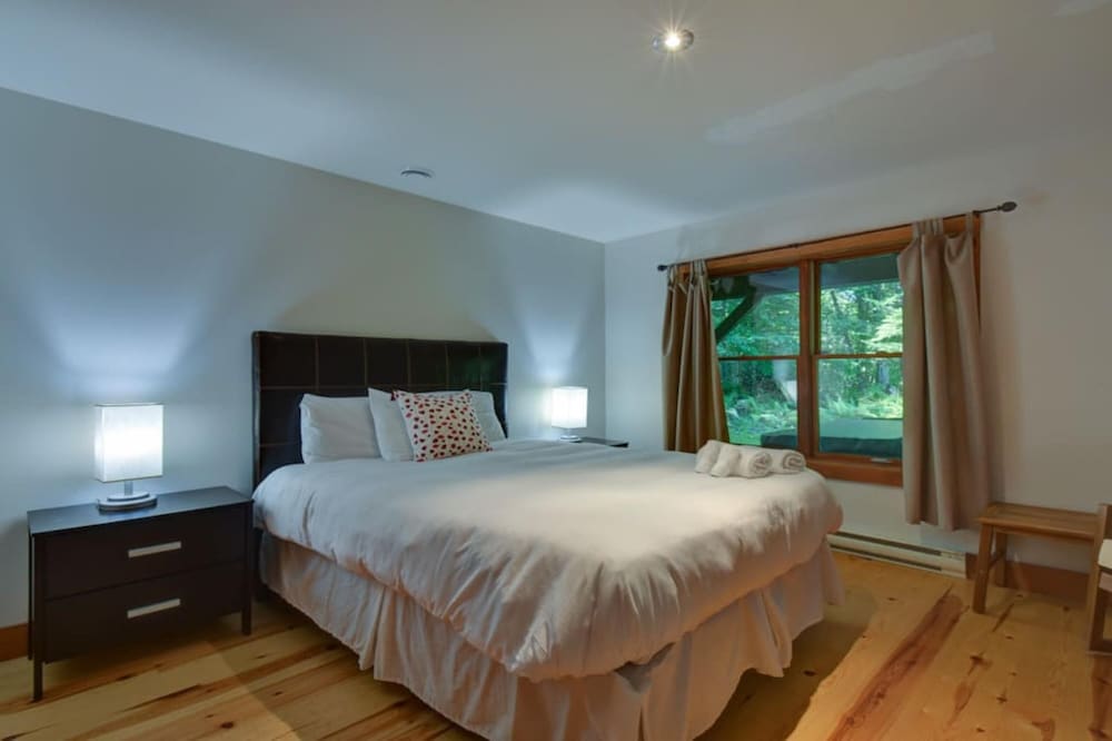 Spacious log Cottage Resort Access Citq 242255