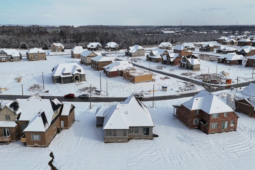 Spacious Brand New 4-bed Retreat in Quinte West