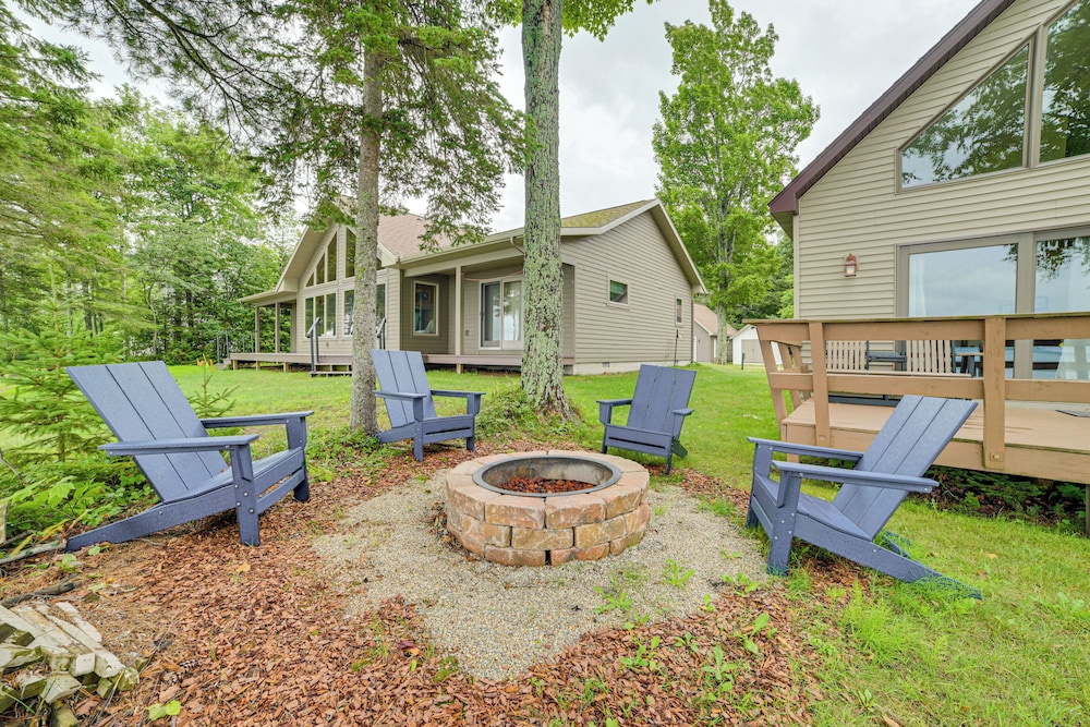 < 2 Mi to Brimley State Park: Lake Superior Home