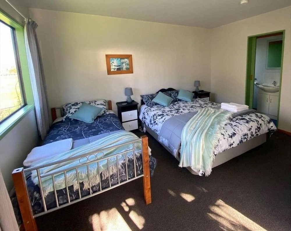 The White Elephant Accommodation - Hostel