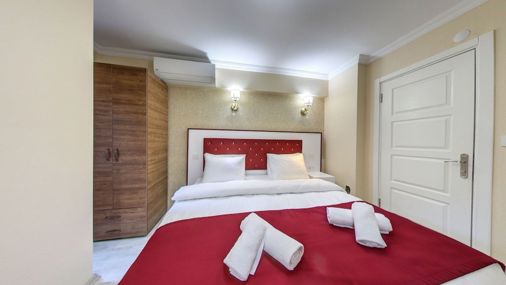 Cihangir Palace - Image 18