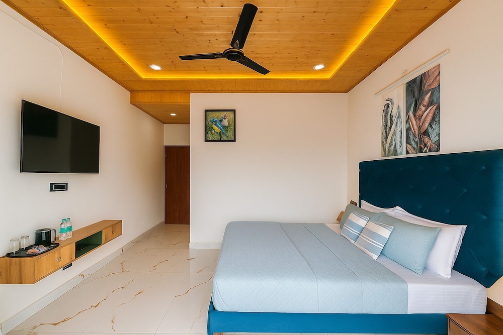 Hotel Shiva Lake - Near Mussoorie Lake