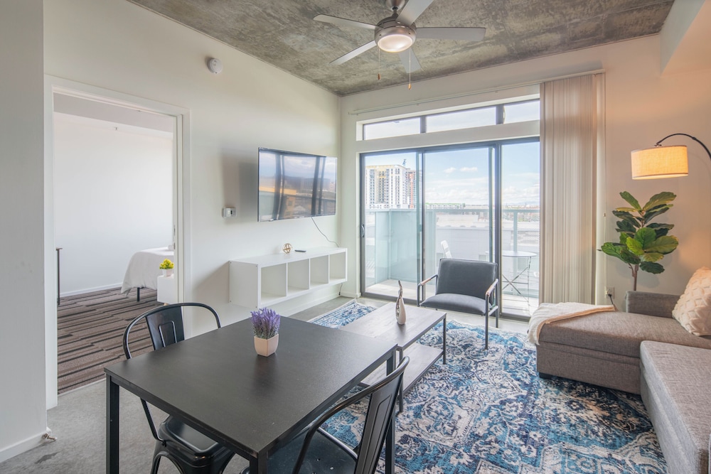 ROVE LIVING/KL - Roosevelt Point