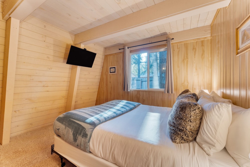 Lundy Bearden Serene Tahoe Retreat With Deck Fireplace and Forest Views