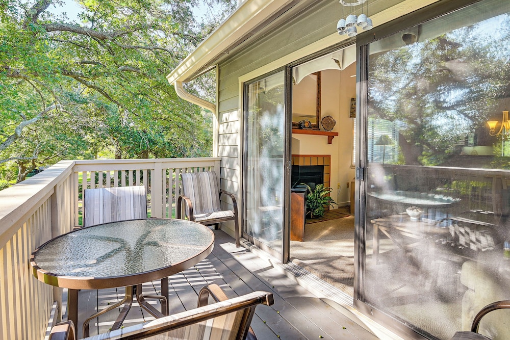 Unwind Poolside & Walk to Ocean! Myrtle Beach Unit