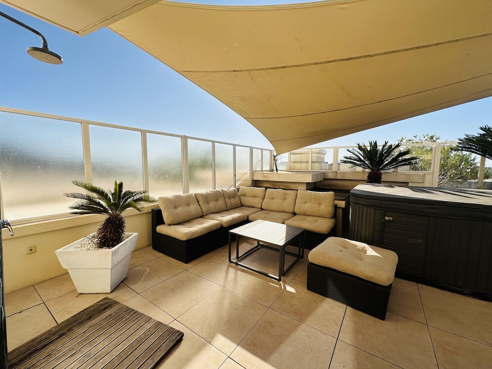 Superb Penthouse in Centre of Cannes Stunning Views Air-conditioning Internet Near the Palais - 532