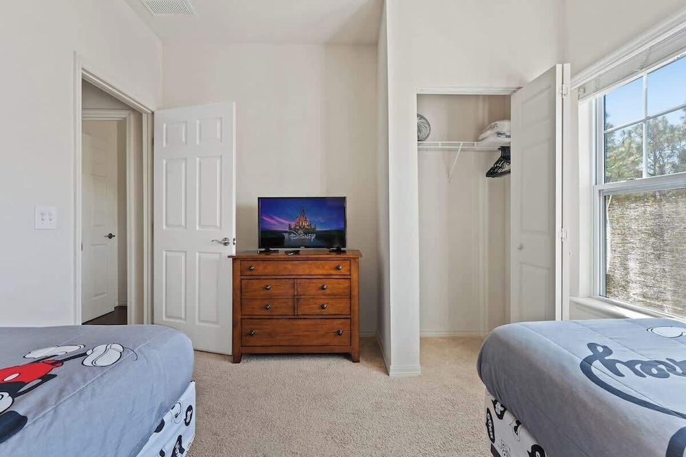 Kissimmee 4BR Townhouse: Perfect for Families!