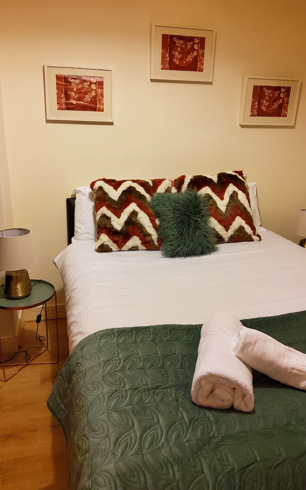 Sensational Stay - Bedford Avenue view 3