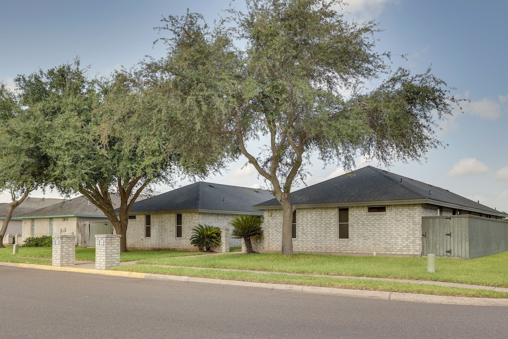 Welcoming Edinburg Apartment - Pet Friendly! view 4