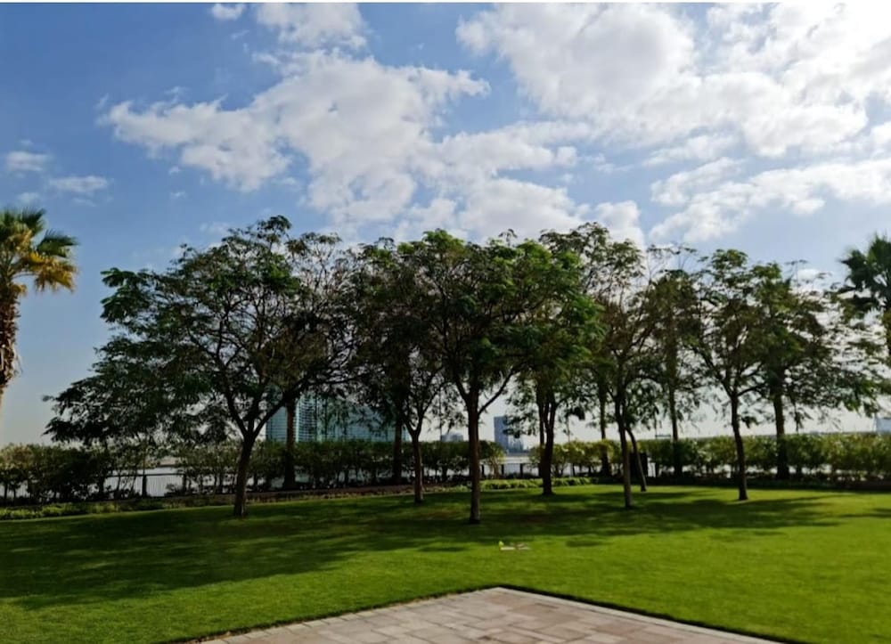 Chic 1BR Iris Amber Al Jaddaf