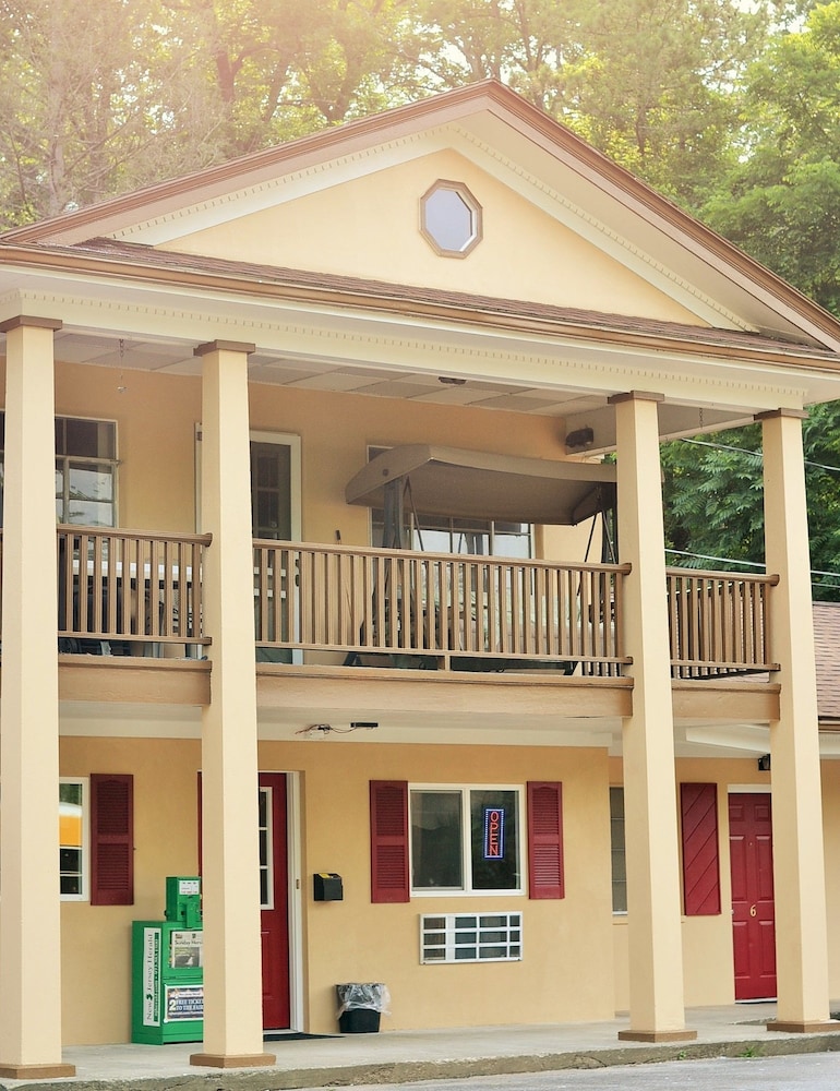 Holiday Motel