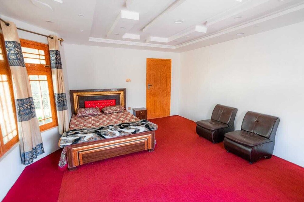 Royal Guest House Newranga Skardu view 5