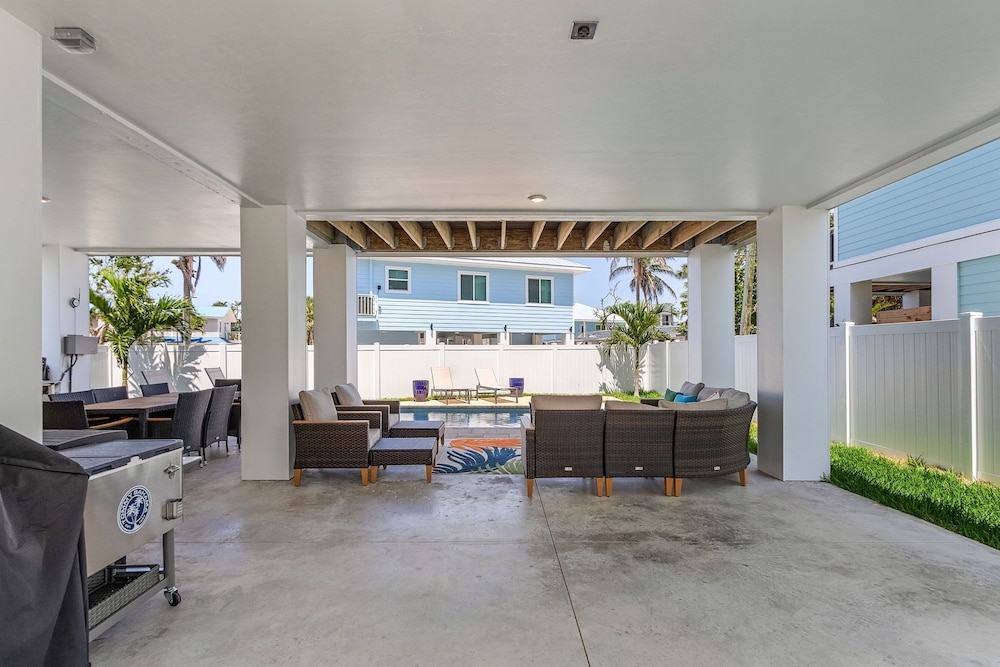 209 Seabreeze Escape: NEW Spacious 5-Bedroom Pool Home 5 Home