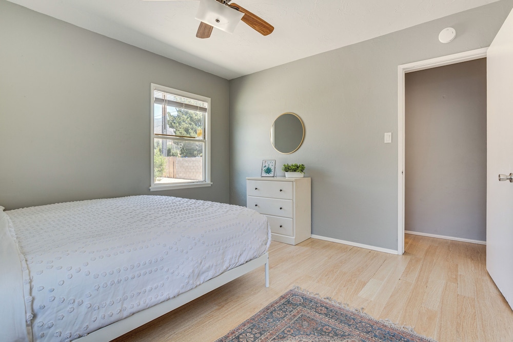 4 Mi to Csusb: Updated Home Near Shops & Eats