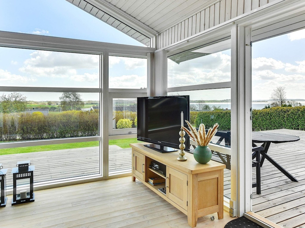 Spacious Retreat With Fjord View - By Traum Ferienwohnungen view 2