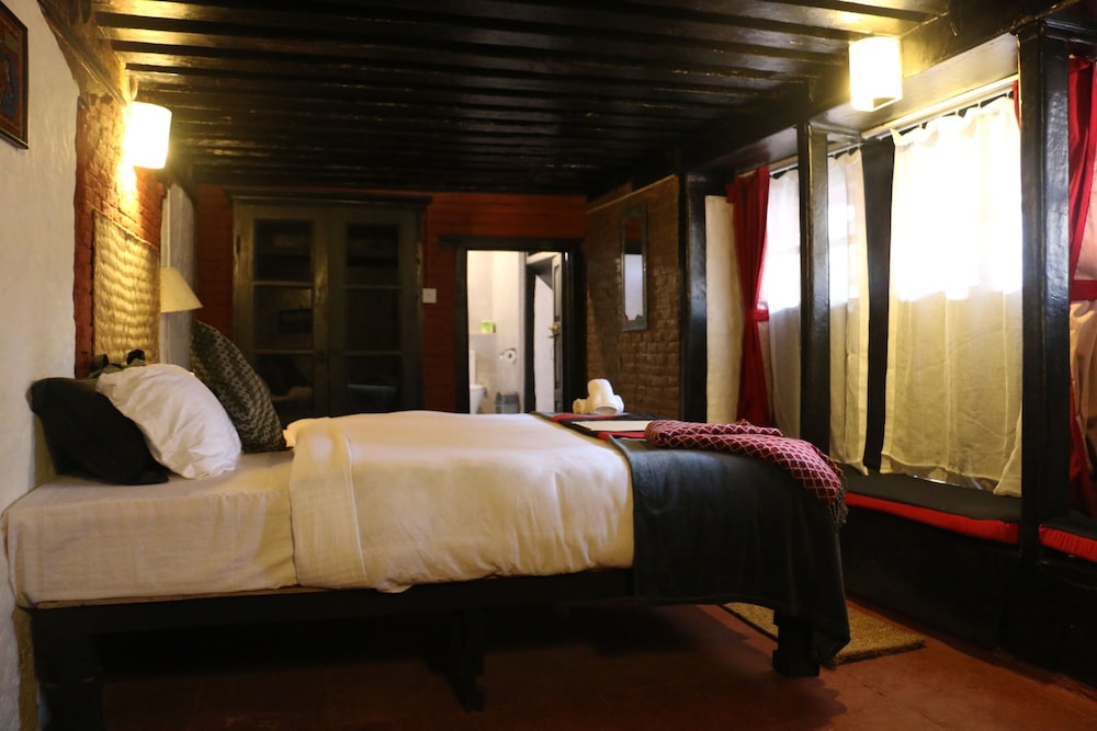 Hira Guest House