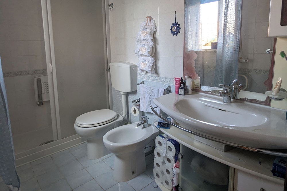 Sicilian Apt in Donnalucata-sleeps 4- 2 Min Beach