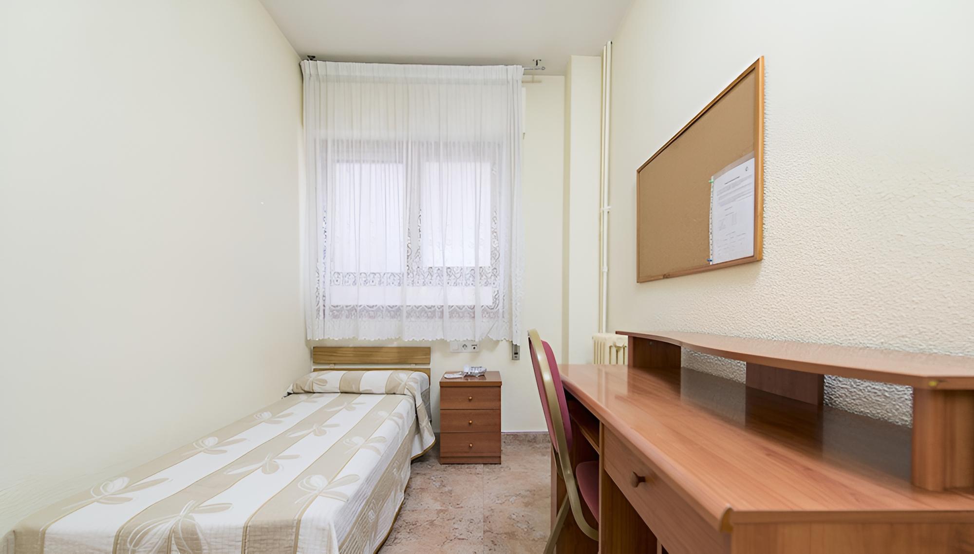 Ensuite Rooms for Women Only - LEON photo 2