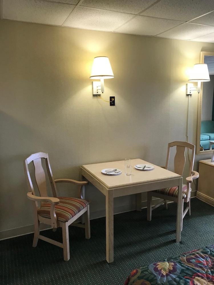 Surf Inn Suites