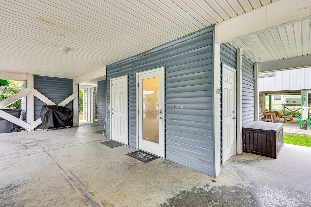 Walk to Beach: Coastal Carolina Home w/ Decks!