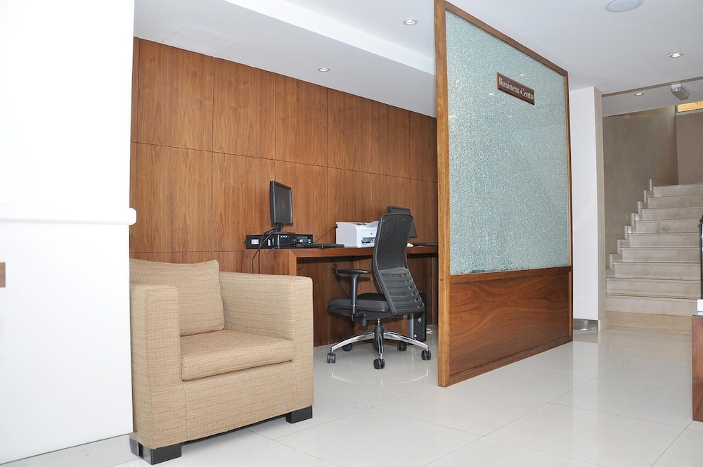Abu Dhabi Vacations - Phoenix Plaza Hotel Apartments - Property Image 35