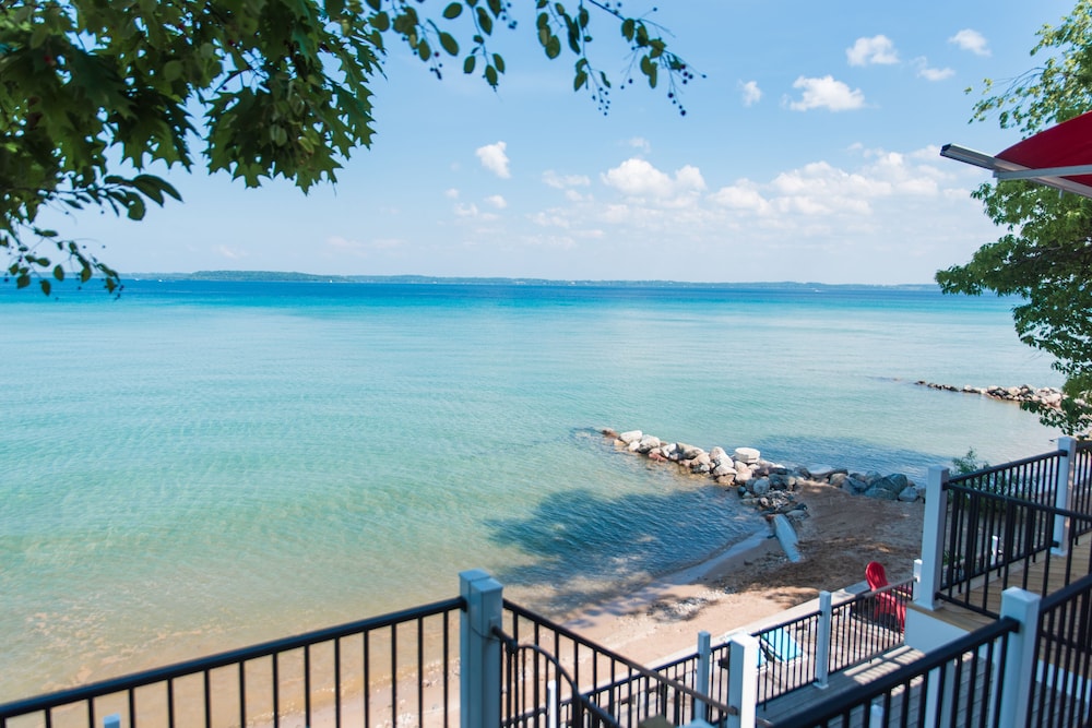 Million Dollar View Bayshore Beach House view 5