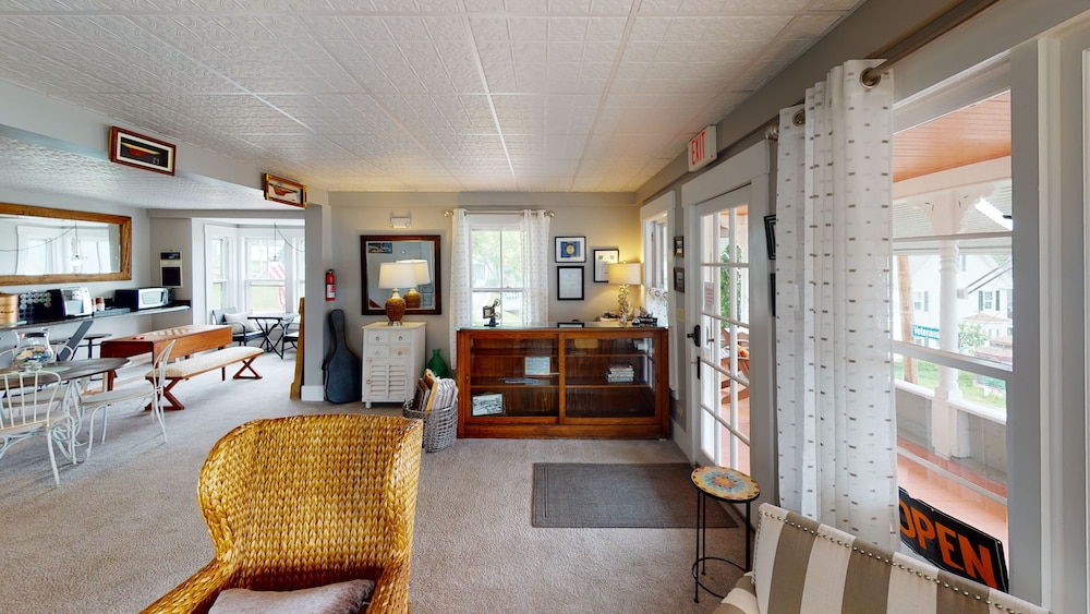 Lakeview House & Cottages