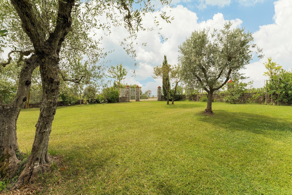 Casa Di Luca Eroica, Pool view 2