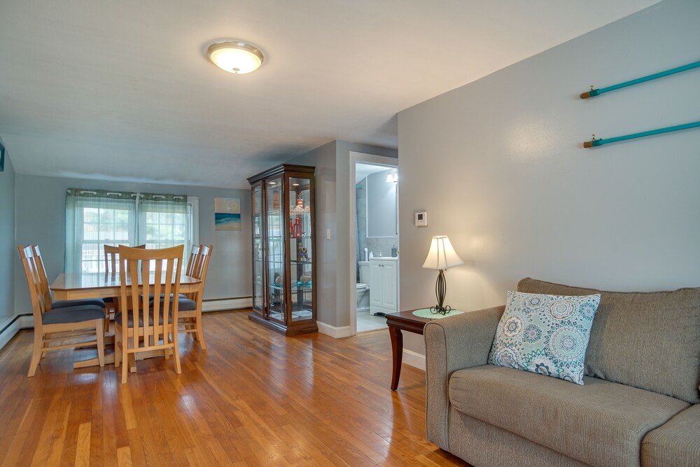 1 Mi to Windmill Beach: South Yarmouth Apt!