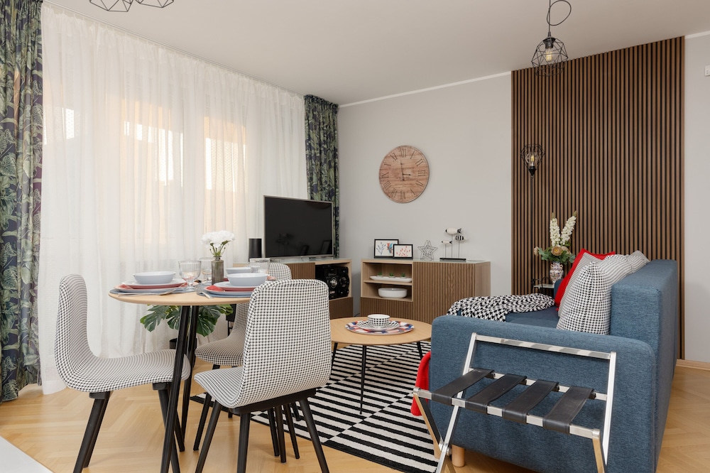 Stylish Apartment in Żoliborz by Renters view 5