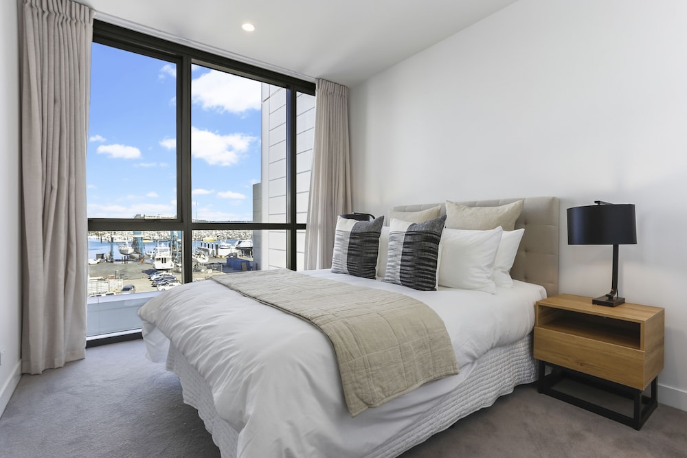 Modern tranquility in the city - Image 3