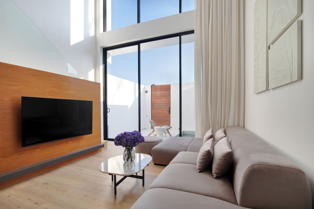 The Oasis II Townhouses by BREIG