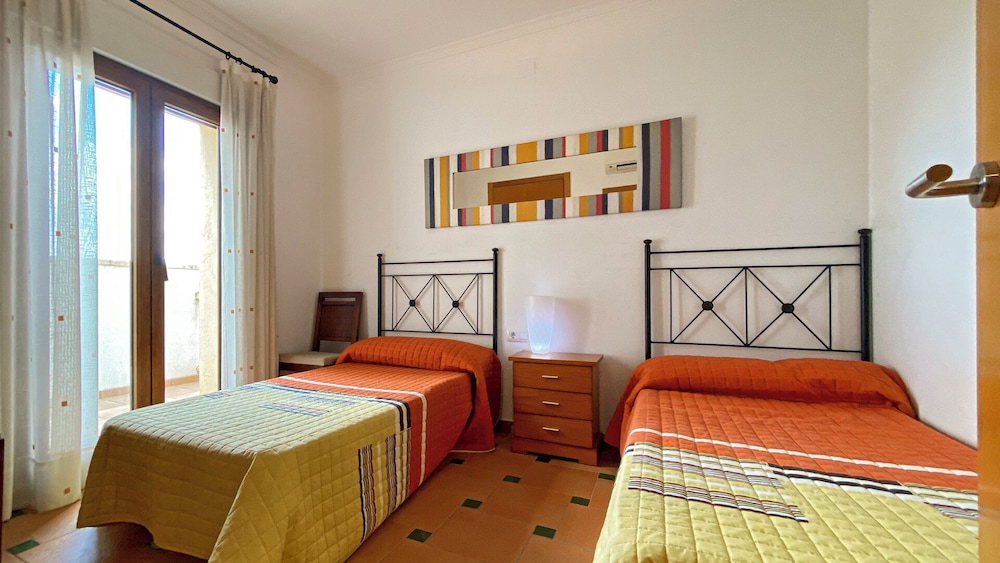 Villa el Palmar With 3 Bedrooms Close to the Beach