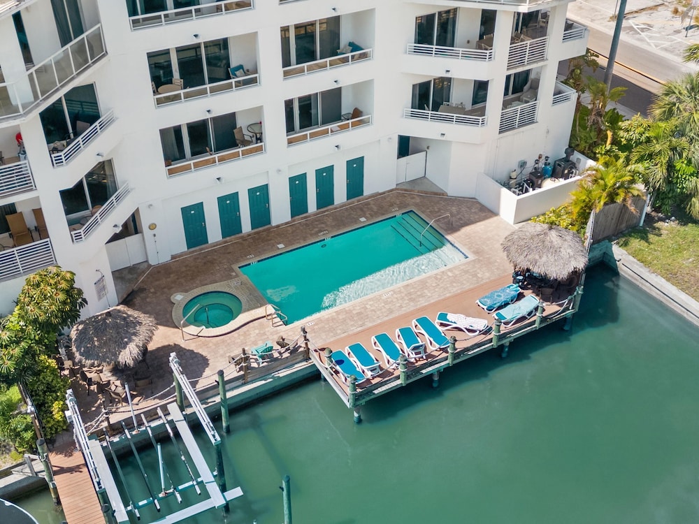Sun West Palms 301