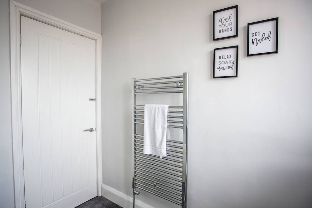 Large 3 Bed Apartment-sea Road
